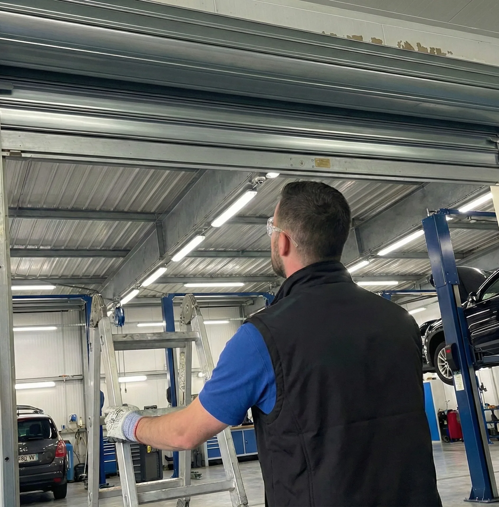 Une chaîne complète, du dépannage à la fabrication sur-mesure Une chaîne complète, du dépannage à la fabrication sur-mesure
